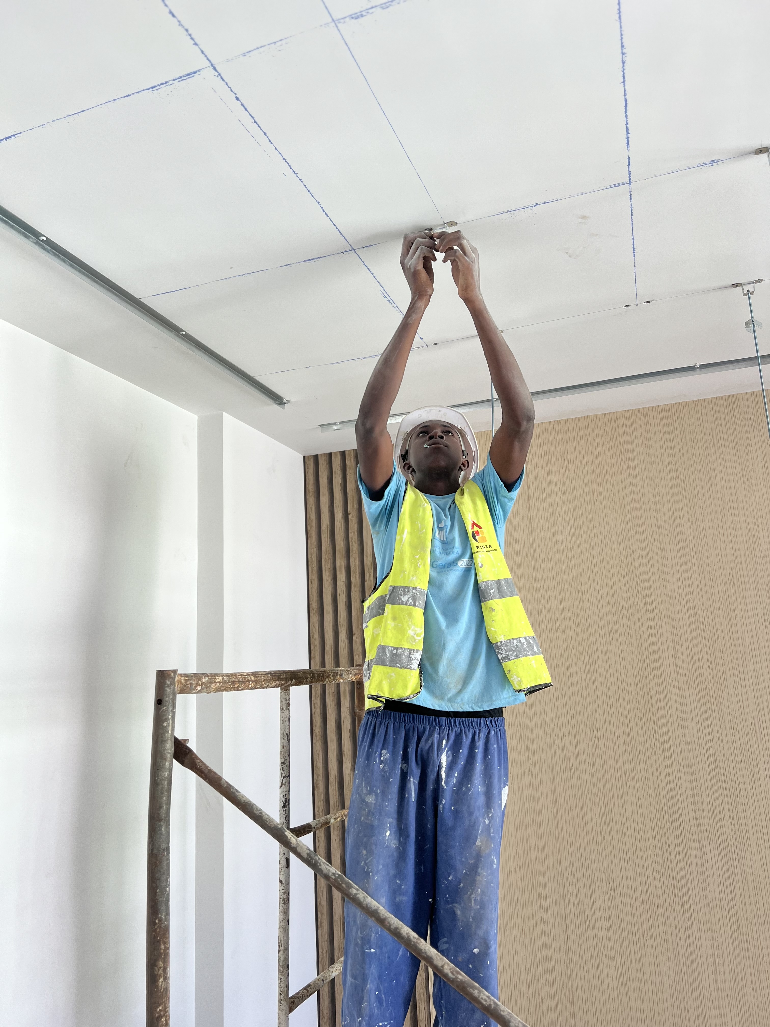 Teto Falso, Sancas Luminosas e Design de Interiores Modernos  - imagem 17